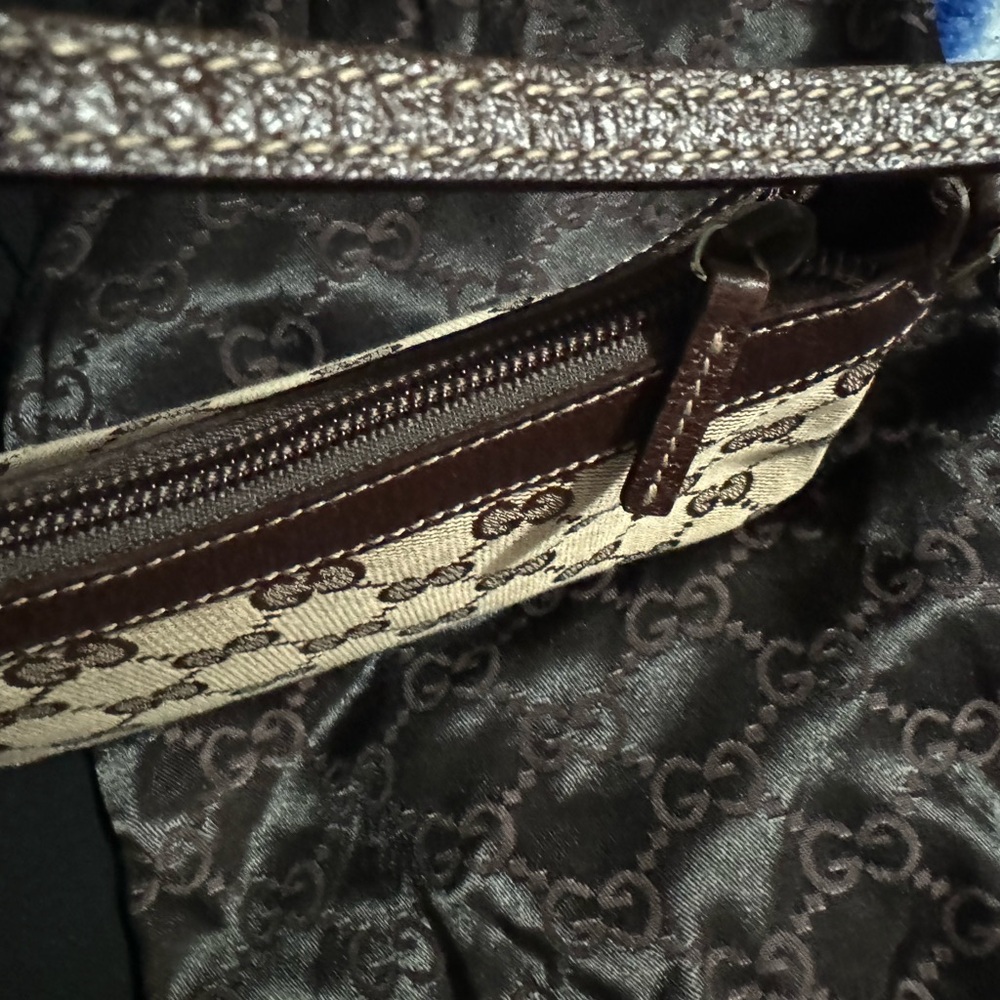 Gucci Brown Monogram Shoulder Bag - Picture 12 of 13